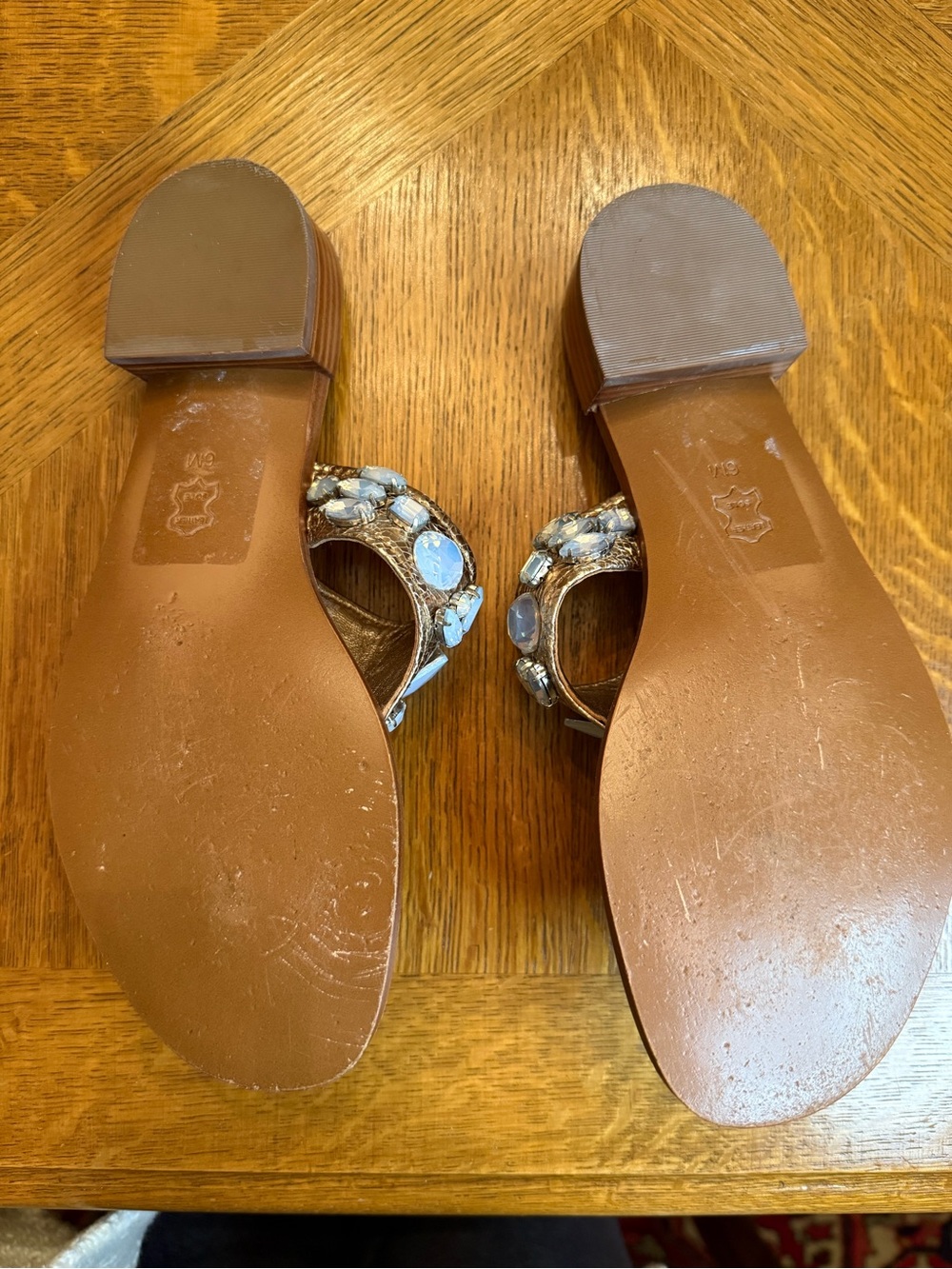 Tory Burch Metallic gold crinkled leather crystal thongs - Picture 6 of 7